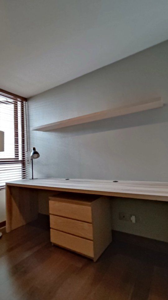 Home office en enchape natural